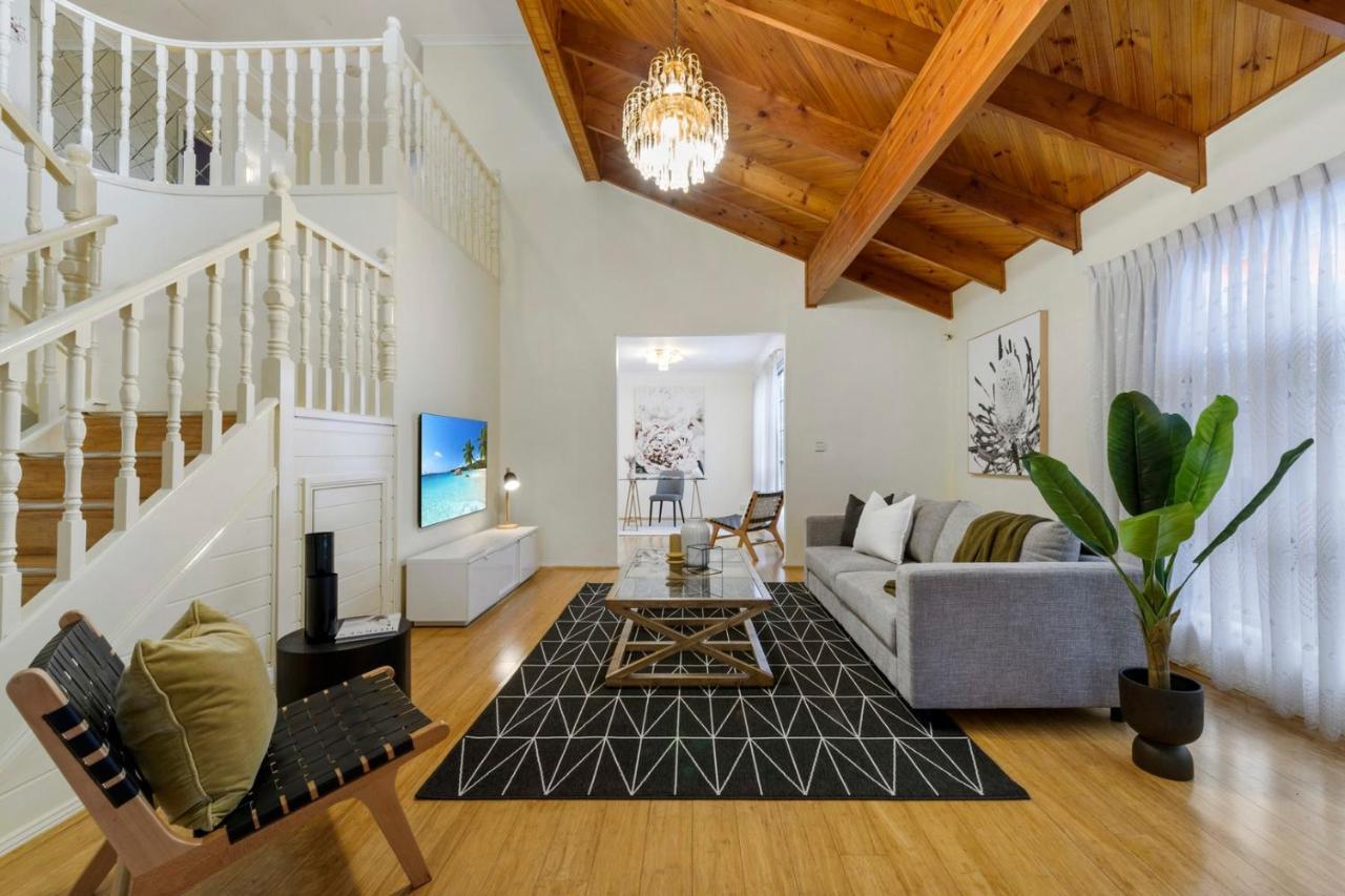 12 Mins To Mel Airport-Good Wood House Apartment St Albans Екстериор снимка