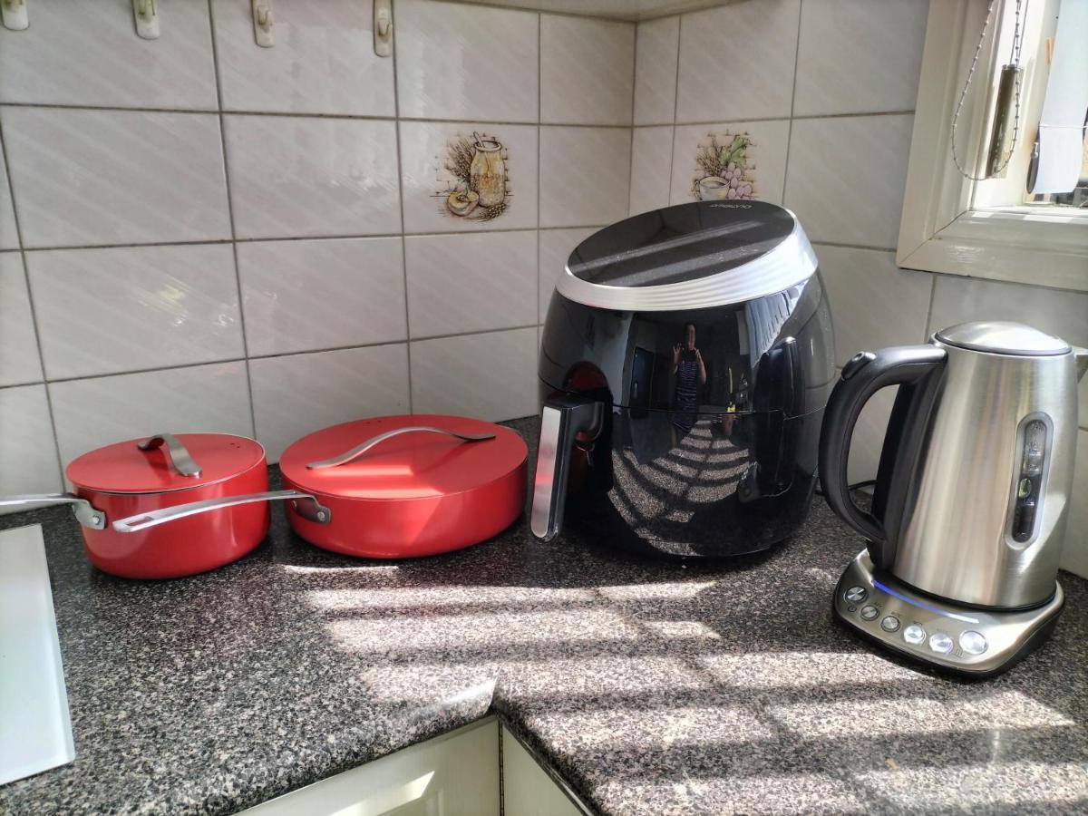 12 Mins To Mel Airport-Good Wood House Apartment St Albans Екстериор снимка