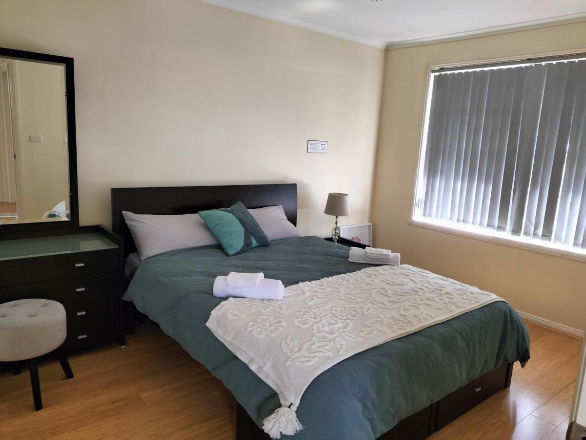 12 Mins To Mel Airport-Good Wood House Apartment St Albans Екстериор снимка